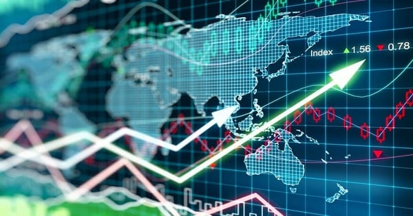 الأسهم الأمريكية تغلق على استقرار وسط تباين البيانات والقلق من التضخم